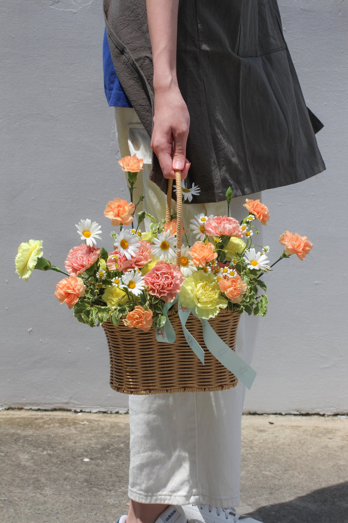 Carnation Splendour Basket (Fresh Flowers)