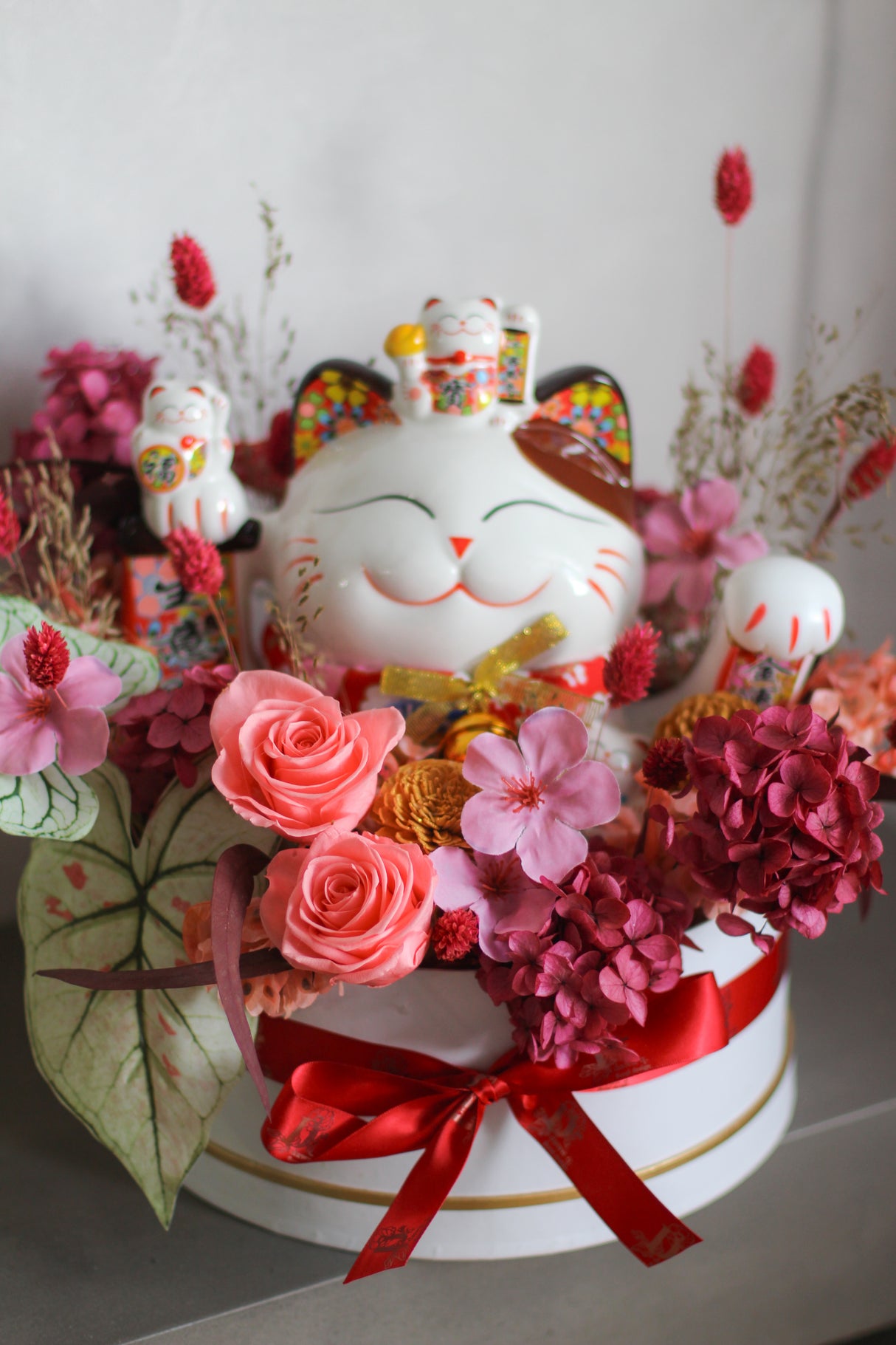 Fortune Cat (Preserved and Artificial Flowers)