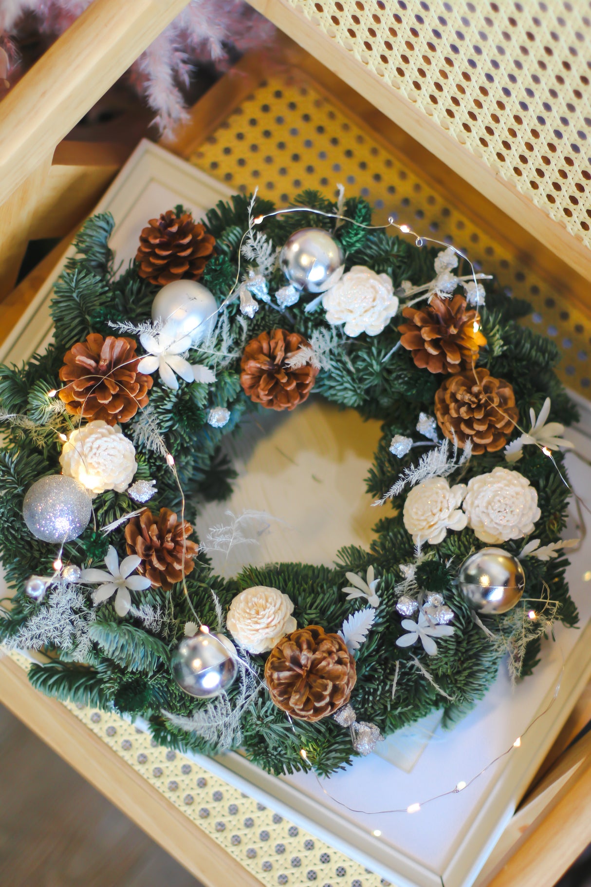 Nordic White Christmas Wreath (Fresh)