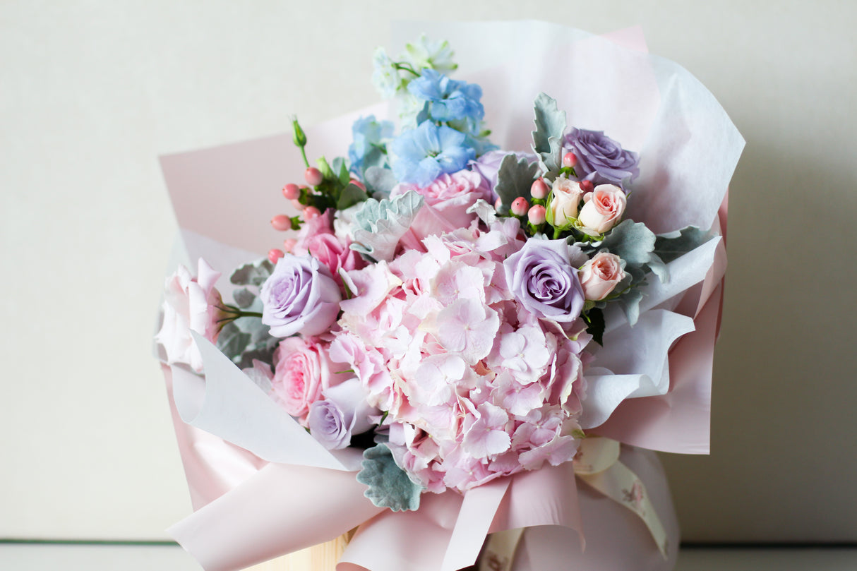 Delicate (Fresh Flowers)