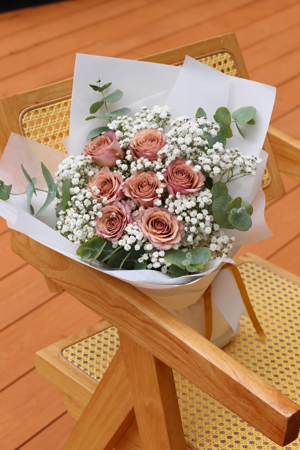Classic Roses and Baby’s Breath Bouquet