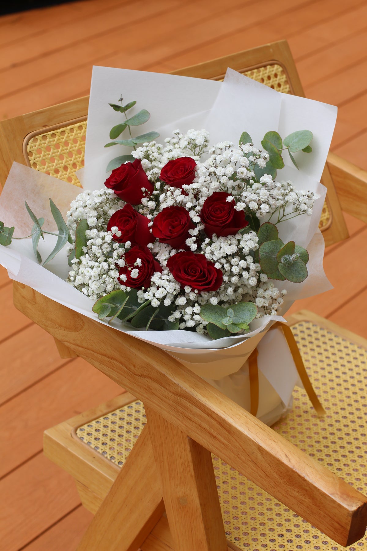 Classic Roses and Baby’s Breath Bouquet