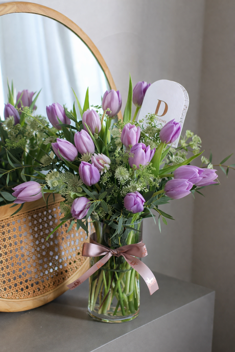 Tulip Reverie – Fresh Tulip Vase Arrangement (Fresh)