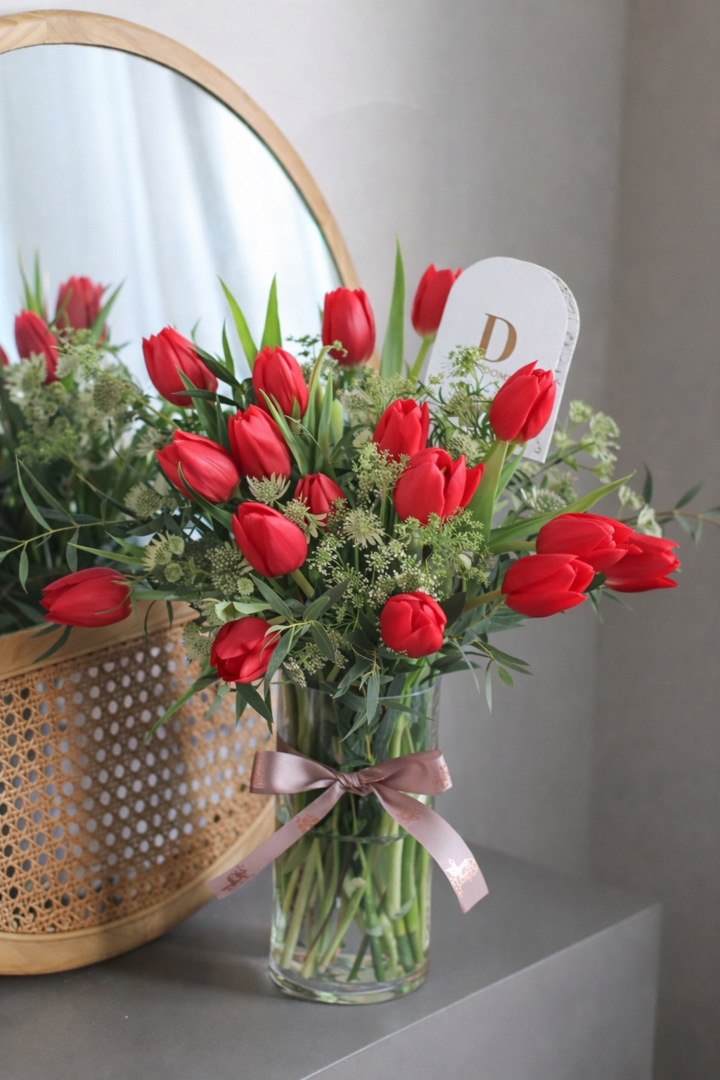 Tulip Reverie – Fresh Tulip Vase Arrangement (Fresh)