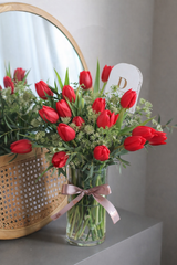 Tulip Reverie – Fresh Tulip Vase Arrangement (Fresh)