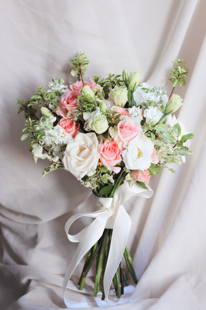 White peach bridal bouquet