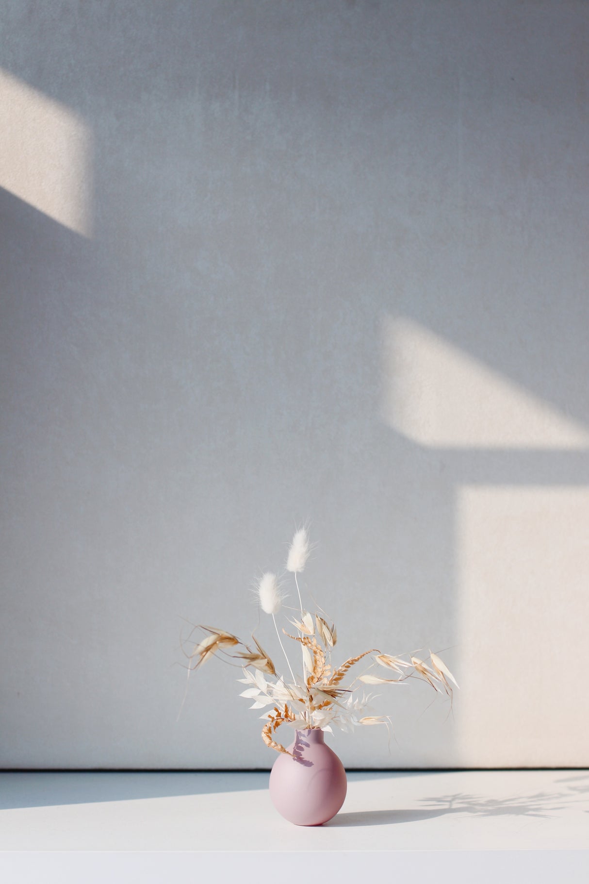 dried flowers pink vase